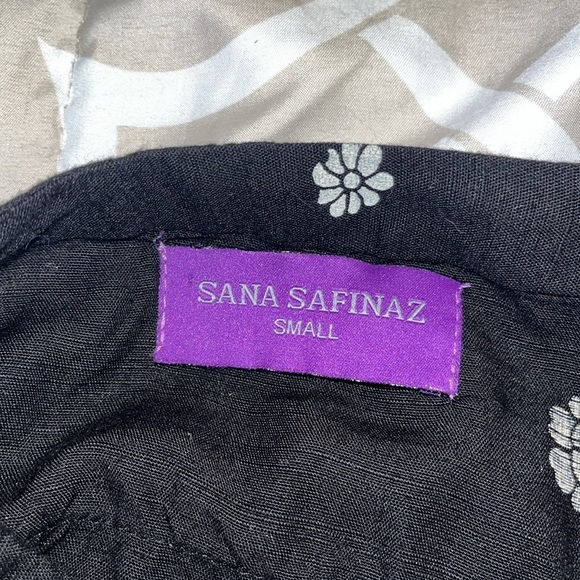 Sana Safinaz slub cotton dress w/ pearl buttons & lace accents - Picture 6 of 8